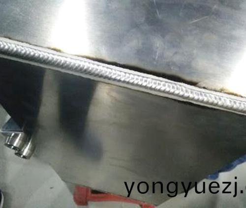 鋁(lv)水箱封邊銲(han)接(jie)機器人(ren)