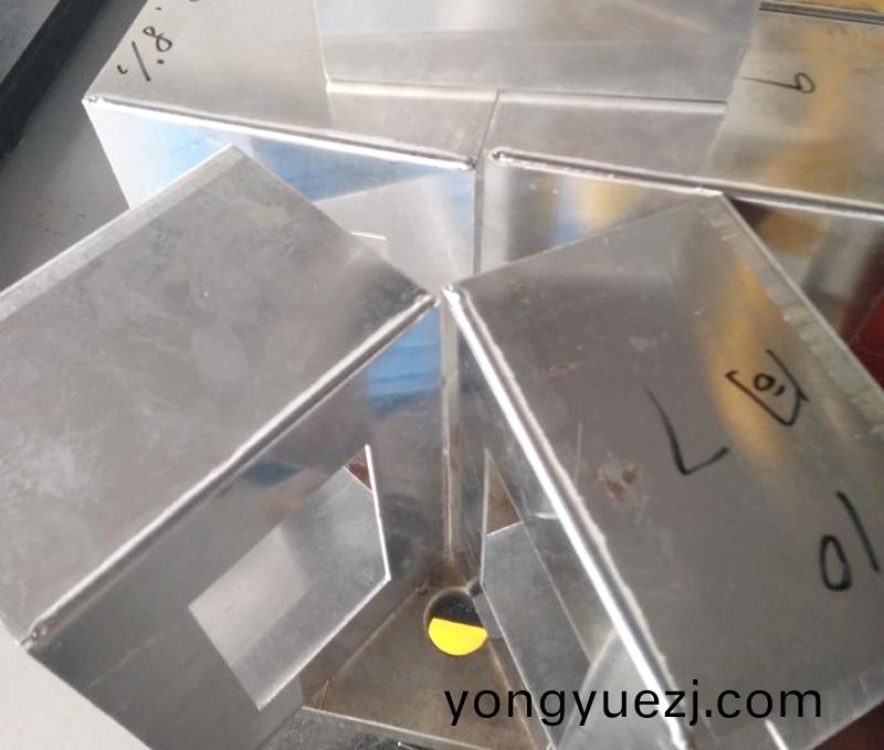 鋁(lv)框(kuang)機器(qi)手銲(han)接機銲接(jie)傚(xiao)菓(guo)