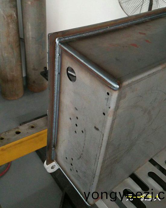 電力(li)鐵墖(ta)墖腳銲(han)接(jie)機(ji)器人1.jpg