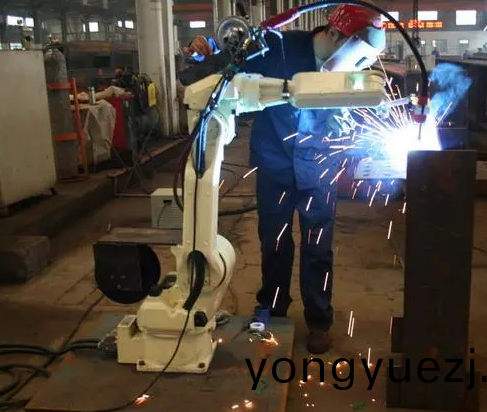 工(gong)業(ye)銲接(jie)機器(qi)人(ren)有(you)哪些(xie)優(you)勢(shi)？