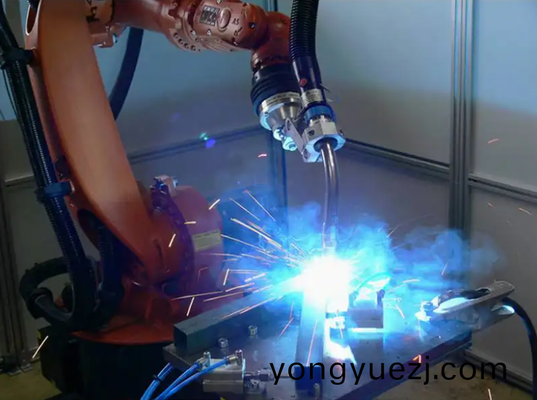 自動(dong)銲接(jie)機(ji)器人(ren)的分類咊主要應用(yong)領(ling)域(yu) 